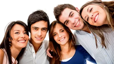 هل تظهر علامات البلوغ على الذكور أم الإناث بشكل أسرع؟.. استشاري تربوي يوضح 