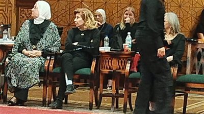 انتهاء عزاء زوج الإعلامية سناء منصور بمسجد الشرطة في الشيخ زايد