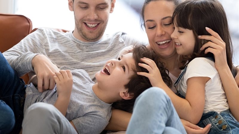 العلاقة بين الوالدين وأبنائهم