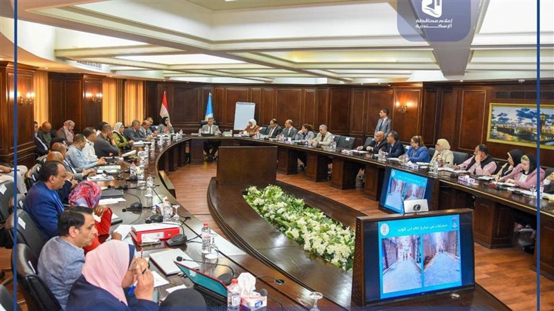 اجتماع محافظ الاسكندرية مع الجهات التنفيذية بالمحافظة