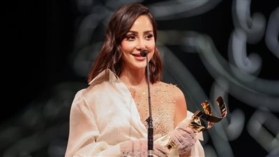 لم تغب عن قلبي.. بسمة بوسيل تحصد جائزة 