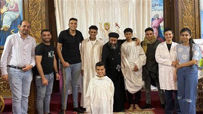 كنيسة مارجرجس تحتفل بعيد القيامة بفقرات روحية وعيديات للشباب (صور)