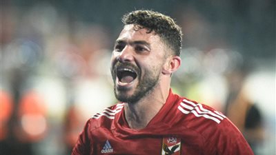 ياسر إبراهيم يعود لقيادة خط دفاع الأهلي أمام زد في الدوري