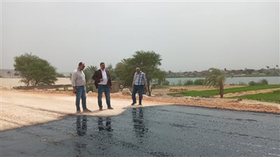 بدء رصف طريق دير القصير بطول 5 كم لربط قرى شرق النيل بمركزي القوصية وديروط