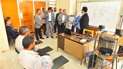 محافظ أسيوط يتفقد مركز تدريب علوم الحاسب والمركز التكنولوجي لخدمة المواطنين