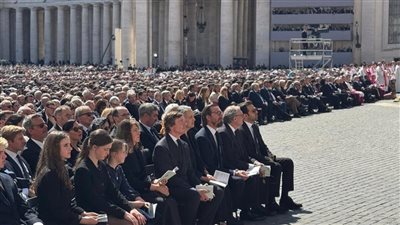 الأمين العام لمجلس حكماء المسلمين يشارك في مراسم تشييع جنازة البابا فرنسيس، وينقل تعازي شيخ الأزهر