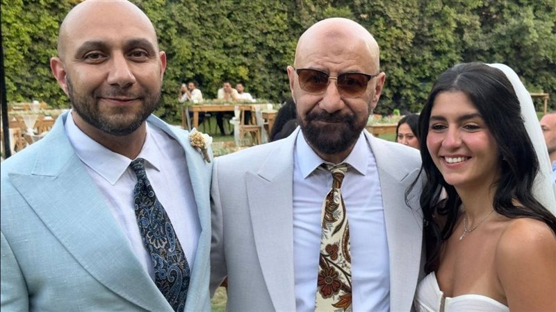 بهاء الدين محمد مع ابنه وعروسته
