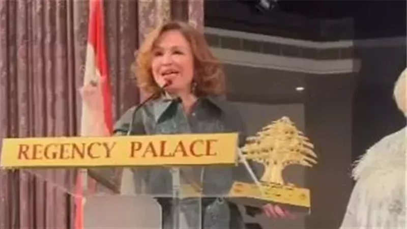 إلهام شاهين لحظة التكريم