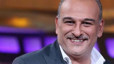 «أبوس إيدك سيبيني».. أزمات الفنان جمال سليمان لا تنتهي