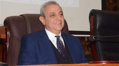 محافظ الغربية يوجه بسرعة إنجاز أعمال رصف عزبة المصري بزفتى 