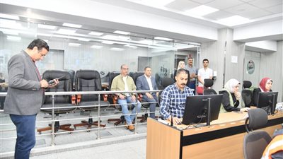 محافظ الفيوم يتابع تداعيات العاصفة الترابية من مركز السيطرة
