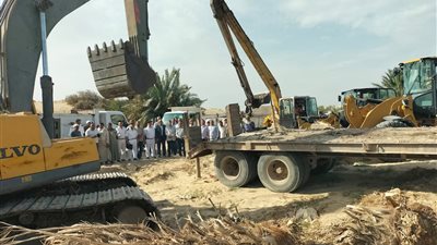  وزير الري يتابع أعمال تنفيذ إزالة التعديات على المجاري المائية بالفيوم