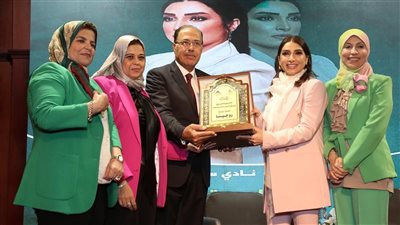 نادي سينما الشروق يكرم روجينا لاهتمامها بقضايا المرأة (صور)