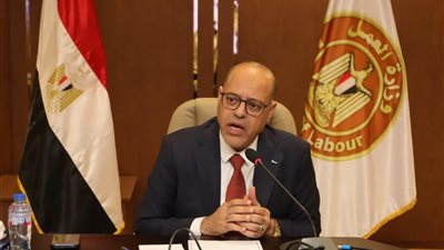 وزير العمل يهنئ الرئيس السيسي بمناسبة الاحتفال بعيد العمال