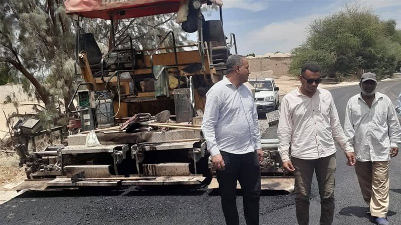 محافظ الأقصر يتابع أعمال الرصف
