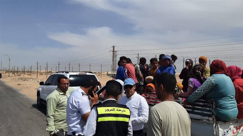 ضبط سيارة تنقل أطفال للعمل بالمزارع