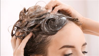 إزاي تمنعي تساقط الشعر؟ إليك الطريقة الصحيحة لغسله