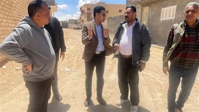 نائب المحافظ يتابع أعمال النظافة بحي الزهور في مرسى مطروح