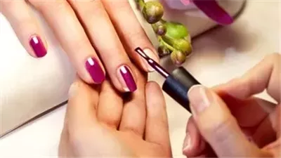 ما حكم الوضوء مع وجود طلاء أظافر او مكياج؟ دار الإفتاء تجيب