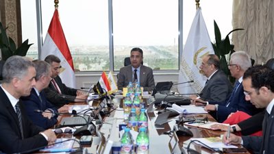 لمتابعة توافر المنتجات الغذائية.. وزير التموين يجتمع مع رئيس «قها» للأغذية 