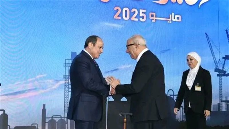 تكريم رئيس الجمهورية لمصطفى الأفندي