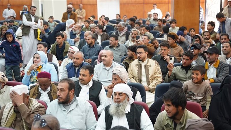 محافظ مطروح مع أهالي السلوم