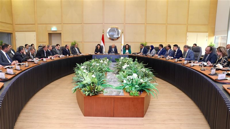 اجتماع الفريق كامل الوزير بالمجموعة الوزارية الصناعية