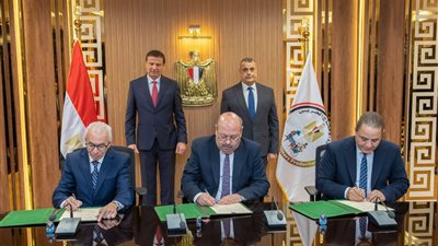 وزيرا الإنتاج الحربي والزراعة يشهدان توقيع اتفاقية للاستفادة من المنتجات المدنية