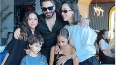 تامر حسني يحتفل بعيد ميلاد بناته تالية وأمايا بحضور طليقته بسمة بوسيل (فيديو)
