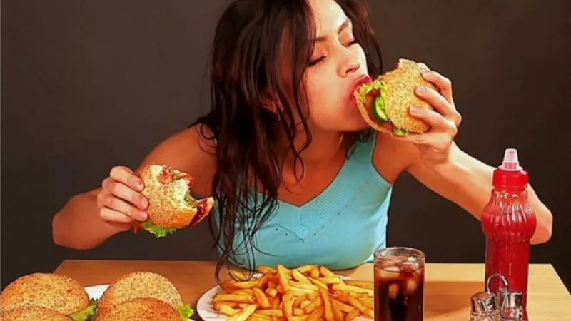  تناول الطعام بسرعة
