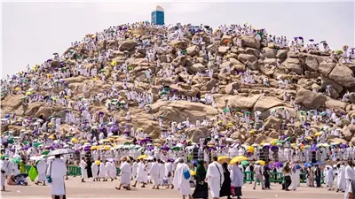 نيفين مختار: الدعاء في عرفة خشوع وتذلل.. والتحلل من الإحرام مشروط بهذه الأعمال