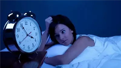 السهر عدو الصحة النفسية.. كيف تقودك العادات الليلية الخاطئة إلى الاكتئاب؟