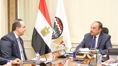  وزير قطاع الأعمال يبحث مع رئيس «الرعاية الصحية» تعزيز التعاون لدعم الصناعة