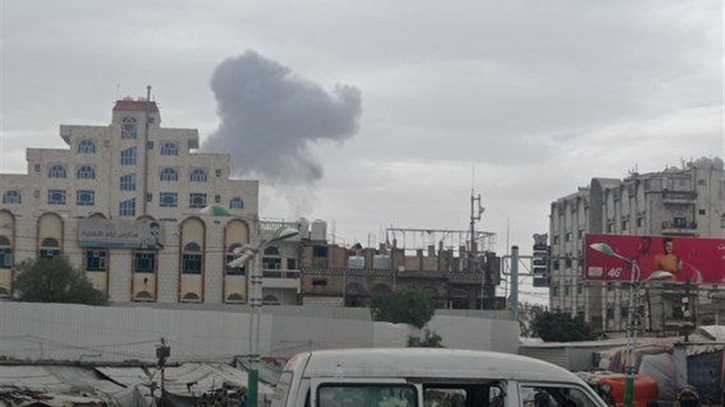 قصف مطار صنعاء 