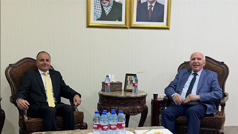 سفير مصر في رام الله يلتقي أمين منظمة التحرير الفلسطينية