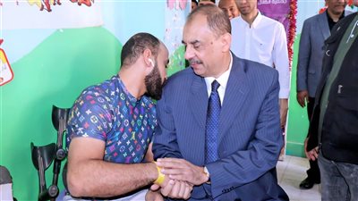 محافظ سوهاج يتفقد قافلة تركيب الأطراف الصناعية بمستشفى الهلال