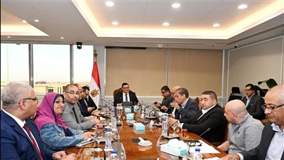 وزير الإسكان يتابع موقف التسليمات بعددٍ من المشروعات في العاصمة الإدارية الجديدة