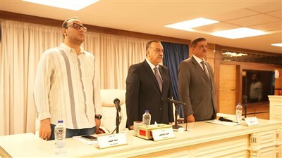 محافظ أسيوط يرأس اجتماع المجلس التنفيذي.. قرارات حاسمة لتقنين الأراضي وتحفيز الاستثمار وتحسين الخدمات
