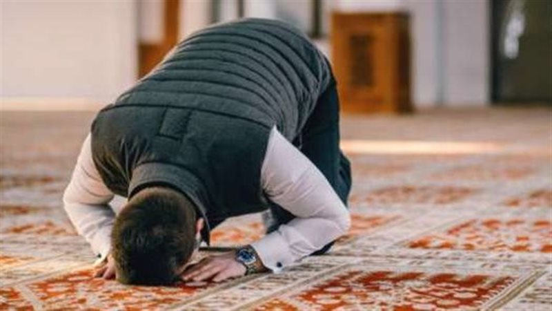 ما الفرق بين الفرض والسنة 