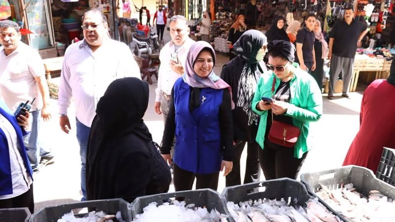 نائب محافظ دمياط تتفقد الأسواق