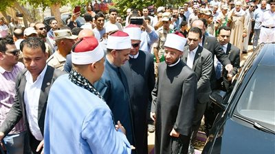 وزير الأوقاف ومحافظ الشرقية يشهدان صلاة الجمعة بمسجد عبد الحليم محمود بالشرقية
