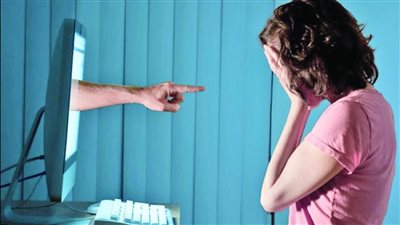 خبيرة أسرية: التنمر على الصور الشخصية جريمة يعاقب عليها القانون