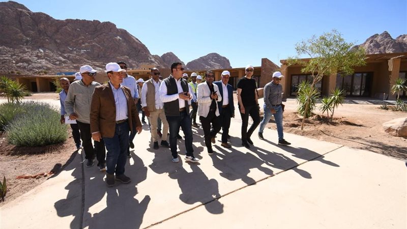 وزير الإسكان يتفقد المشروعات السياحية في سانت كاترين