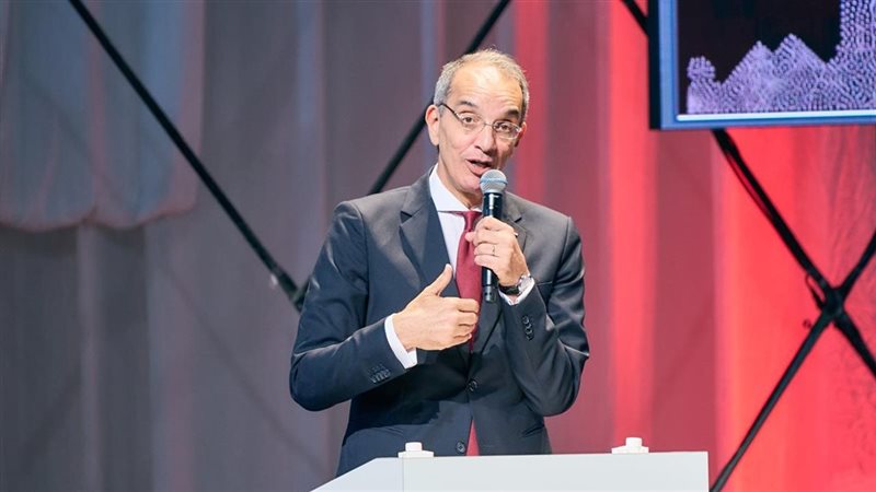 عمرو طلعت وزير الاتصالات وتكنولوجيا المعلومات 
