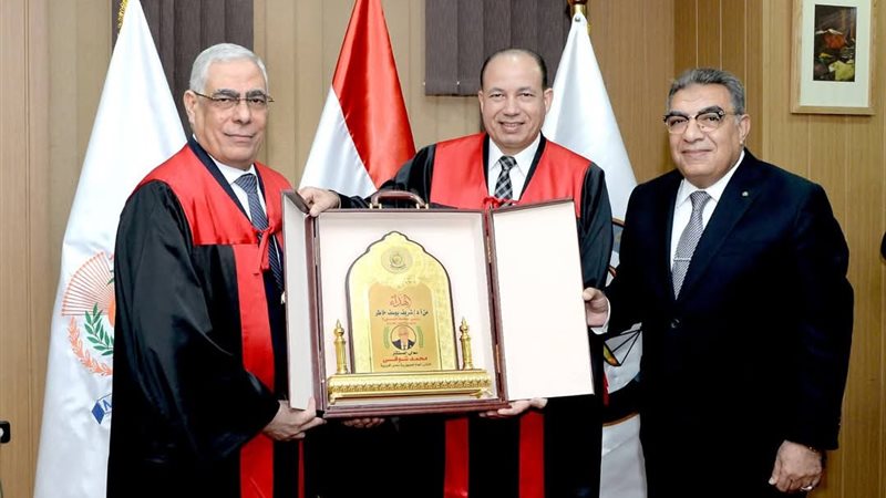 جامعة المنصورة تمنح النائب العام الدكتوراه الفخرية