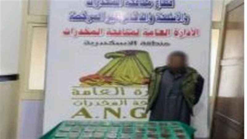 أحد المتهمين عقب القبض عليه 