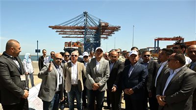 رئيس الوزراء يتفقد مشروعي 