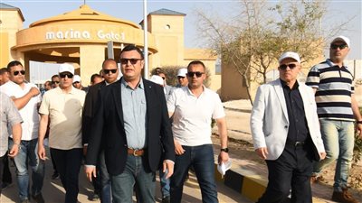 وزير الإسكان يتفقد مشروعات التطوير الكبرى في مارينا ومزارين والمدينة التراثية بالعلمين