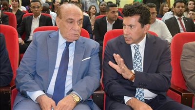 وزير الرياضة يشهد أولي جلسات منحة ناصر للقيادة الدولية