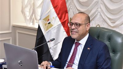 وزير العمل يستعرض خطة استمرار التقديم على بعض الوظائف القيادية بالوزارة